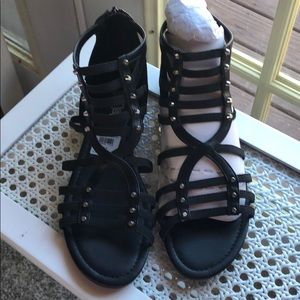 Black gladiator sandals 7M